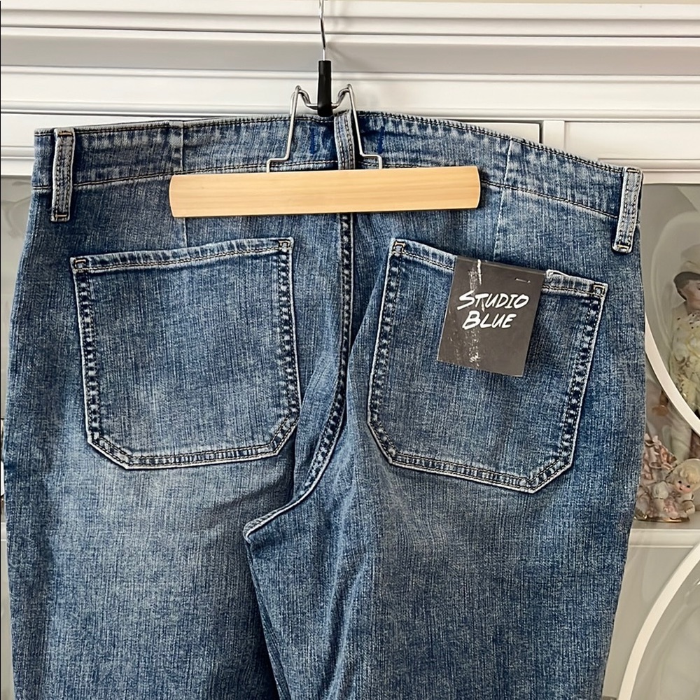 Studio Blue Jeans high rise, wide leg ankle jeans - Picture 3 of 4